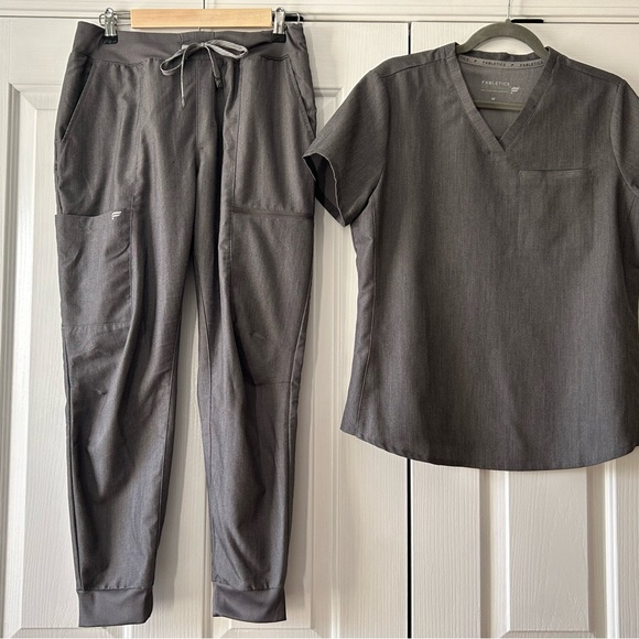 Fabletics Scrub Set - Picture 3 of 8